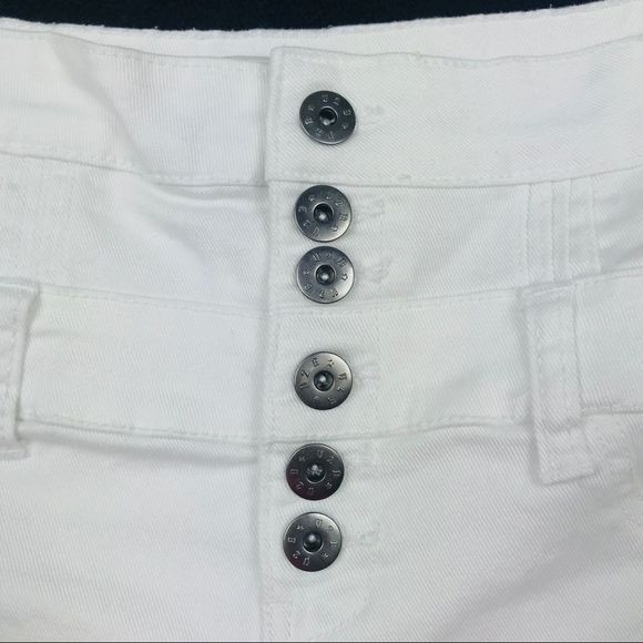 High rise white Urban Basics 6-button shorts - 7 - Picture 4 of 9